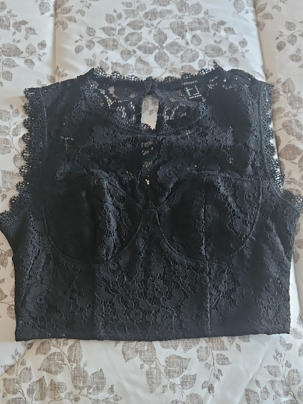 Forever 21 Black Lace Keyhole Sleeveless Camisole